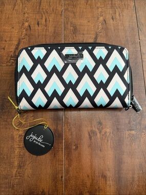 Ju-Ju-Be Be Spendy Wallet in the Black Diamond Print